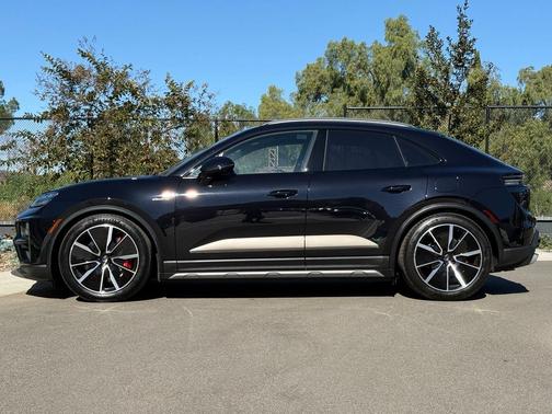 2025 Porsche Macan Turbo