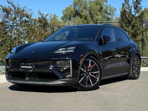 2025 Porsche Macan Turbo