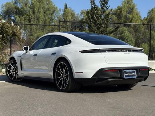 2025 Porsche Taycan 