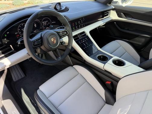 2025 Porsche Taycan 