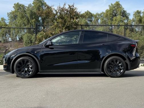 2025 Tesla Model Y Long Range Dual Motor All-Wheel Drive