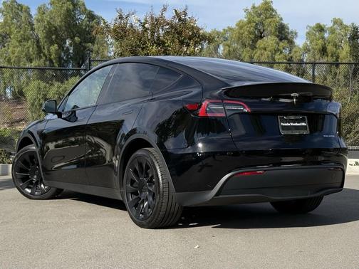 2025 Tesla Model Y Long Range Dual Motor All-Wheel Drive