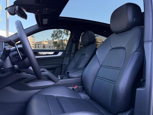 2025 Porsche Cayenne S