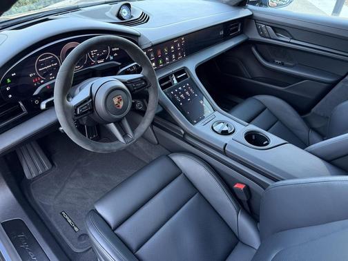 2025 Porsche Taycan GTS