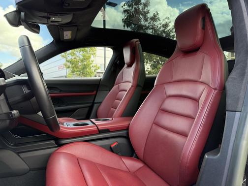 2023 Porsche Taycan Turbo