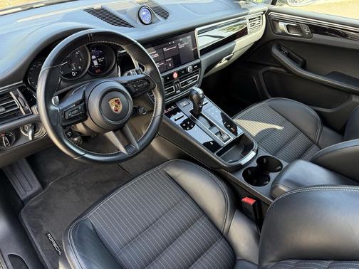 2023 Porsche Macan T