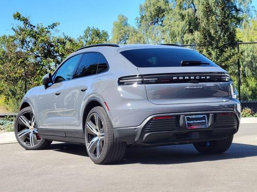 2025 Porsche Macan 4S