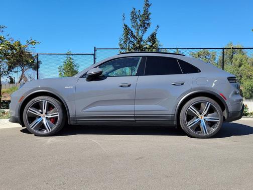 2025 Porsche Macan 4S