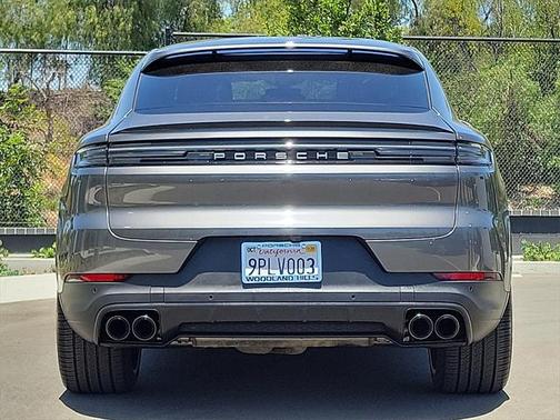 2024 Porsche Cayenne Base (Tiptronic)