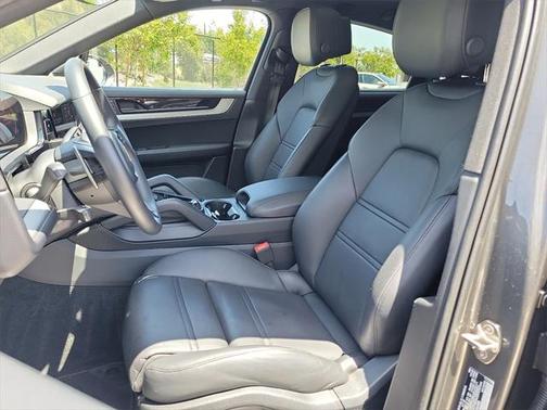 2024 Porsche Cayenne Base (Tiptronic)
