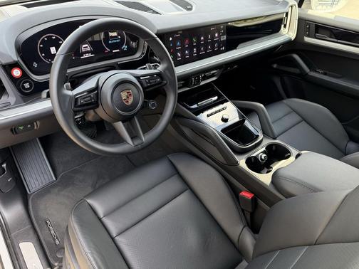 2025 Porsche Cayenne Base
