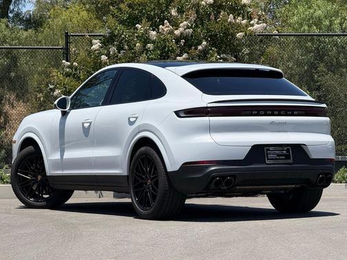 Carrara White Metallic 2026 Porsche Cayenne Cayenne