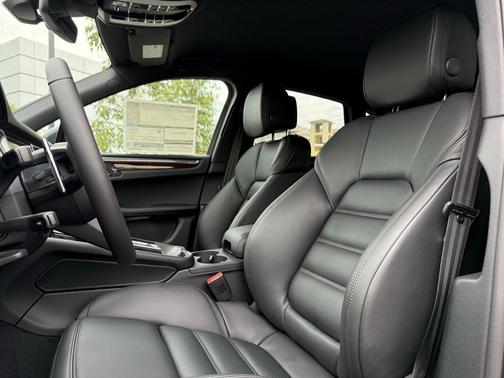 2026 Porsche Macan Macan S