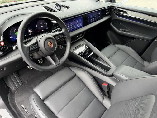 2025 Porsche Macan 4S