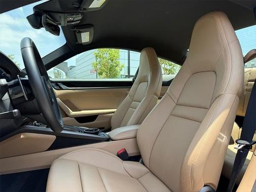 2020 Porsche 911 Carrera