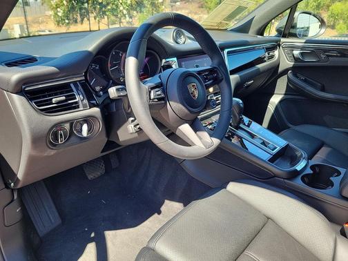 2025 Porsche Macan T