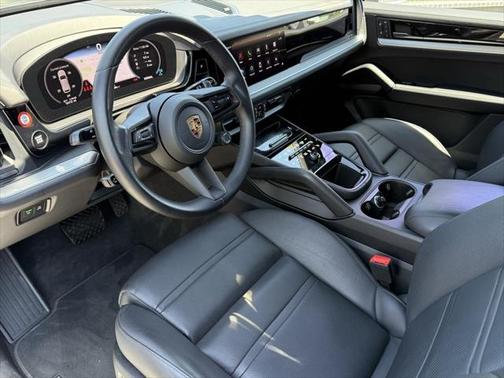 2024 Porsche Cayenne Base (Tiptronic)