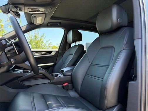 2024 Porsche Cayenne Base (Tiptronic)