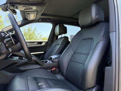2024 Porsche Cayenne Base (Tiptronic)