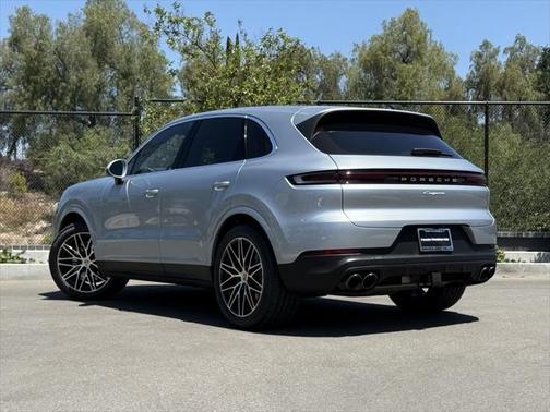 2024 Porsche Cayenne Base (Tiptronic)