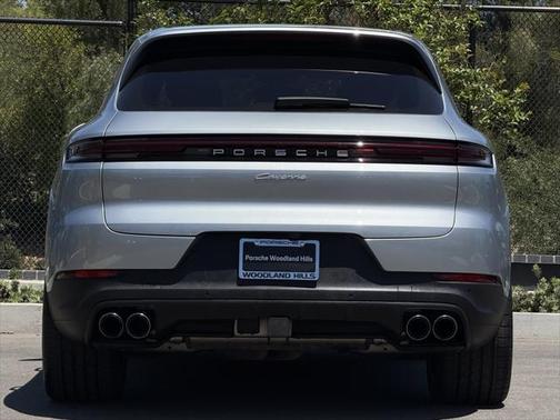 2024 Porsche Cayenne Base (Tiptronic)