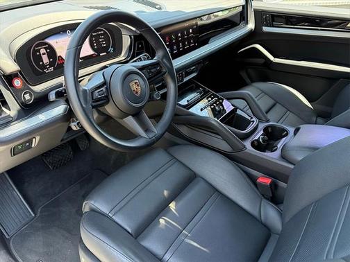 2024 Porsche Cayenne Base (Tiptronic)