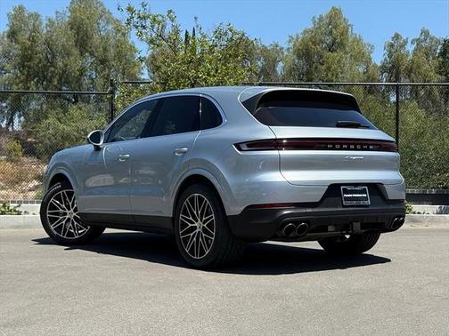 2024 Porsche Cayenne Base (Tiptronic)