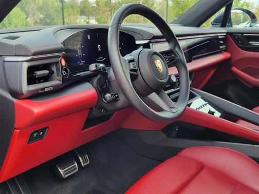 2025 Porsche Macan 4S