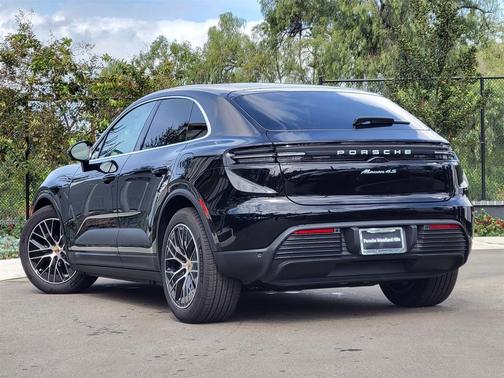 2025 Porsche Macan 4S