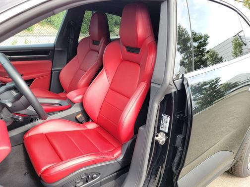 2025 Porsche Macan 4S