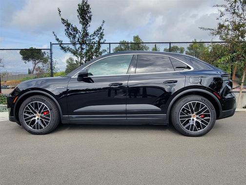 2025 Porsche Macan 4S