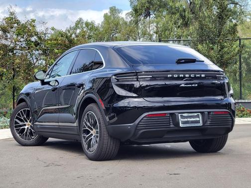 2025 Porsche Macan 4S
