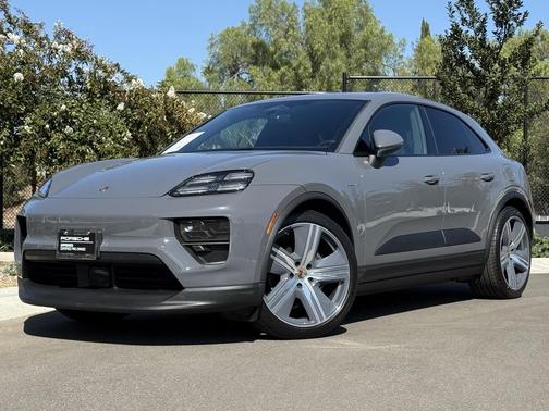 2025 Porsche Macan Loaner