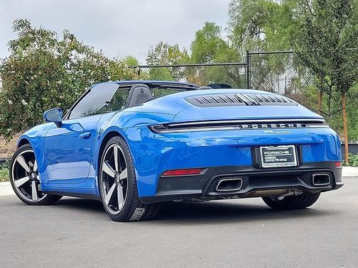 2025 Porsche 911 Carrera
