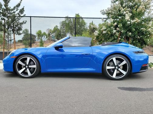 2025 Porsche 911 Carrera