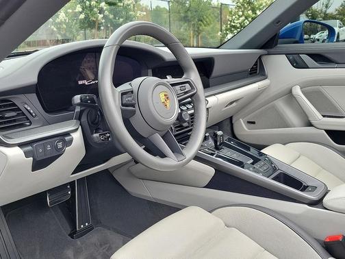 2025 Porsche 911 Carrera