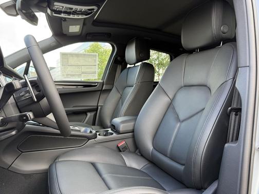 2026 Porsche Macan Loaner