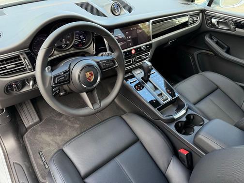 2026 Porsche Macan Loaner