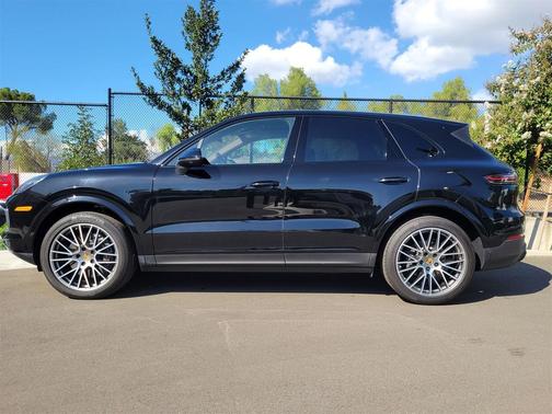 2023 Porsche Cayenne Platinum Edition