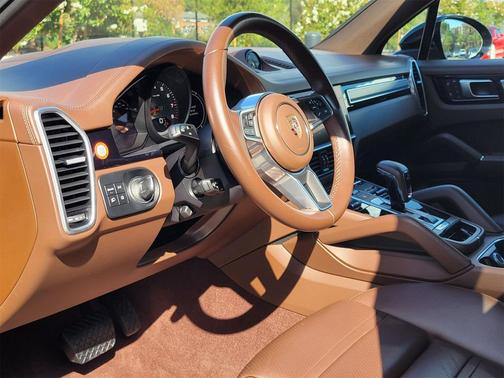 2023 Porsche Cayenne Platinum Edition