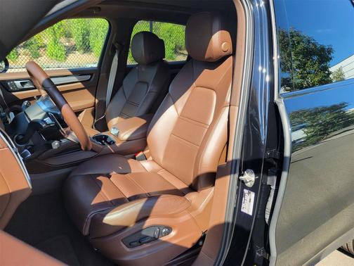 2023 Porsche Cayenne Platinum Edition