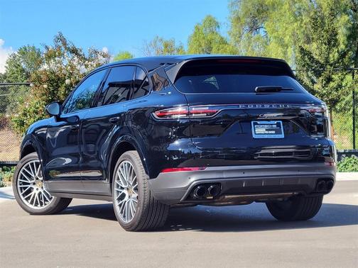 2023 Porsche Cayenne Platinum Edition