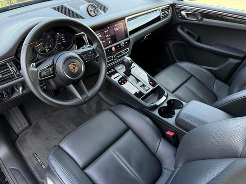 2025 Porsche Macan T