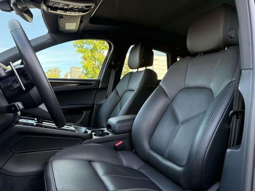 2025 Porsche Macan T
