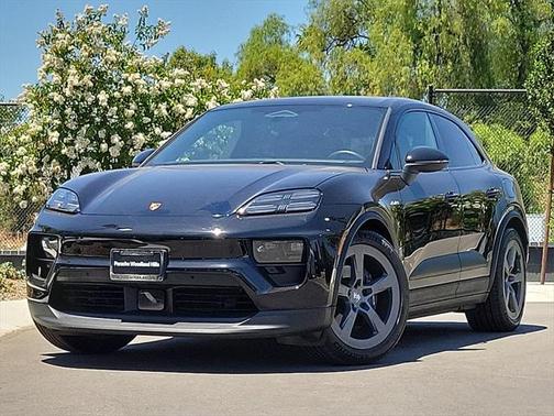2025 Porsche Macan Base