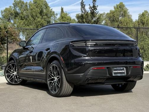 2025 Porsche Macan 4S