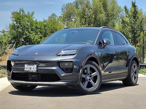 2024 Porsche Macan Base