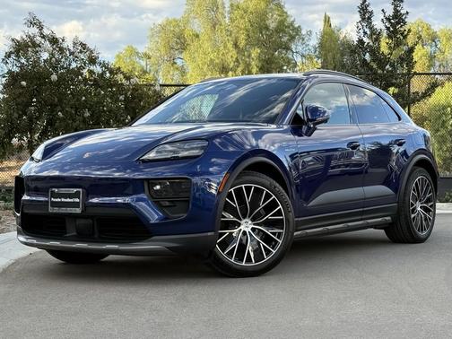 2025 Porsche Macan Loaner