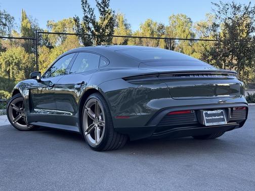 2026 Porsche Taycan 4S