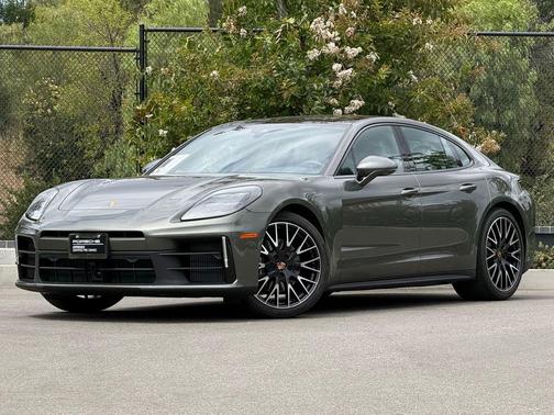 Aventurine Green Metallic 2026 Porsche Panamera Loaner